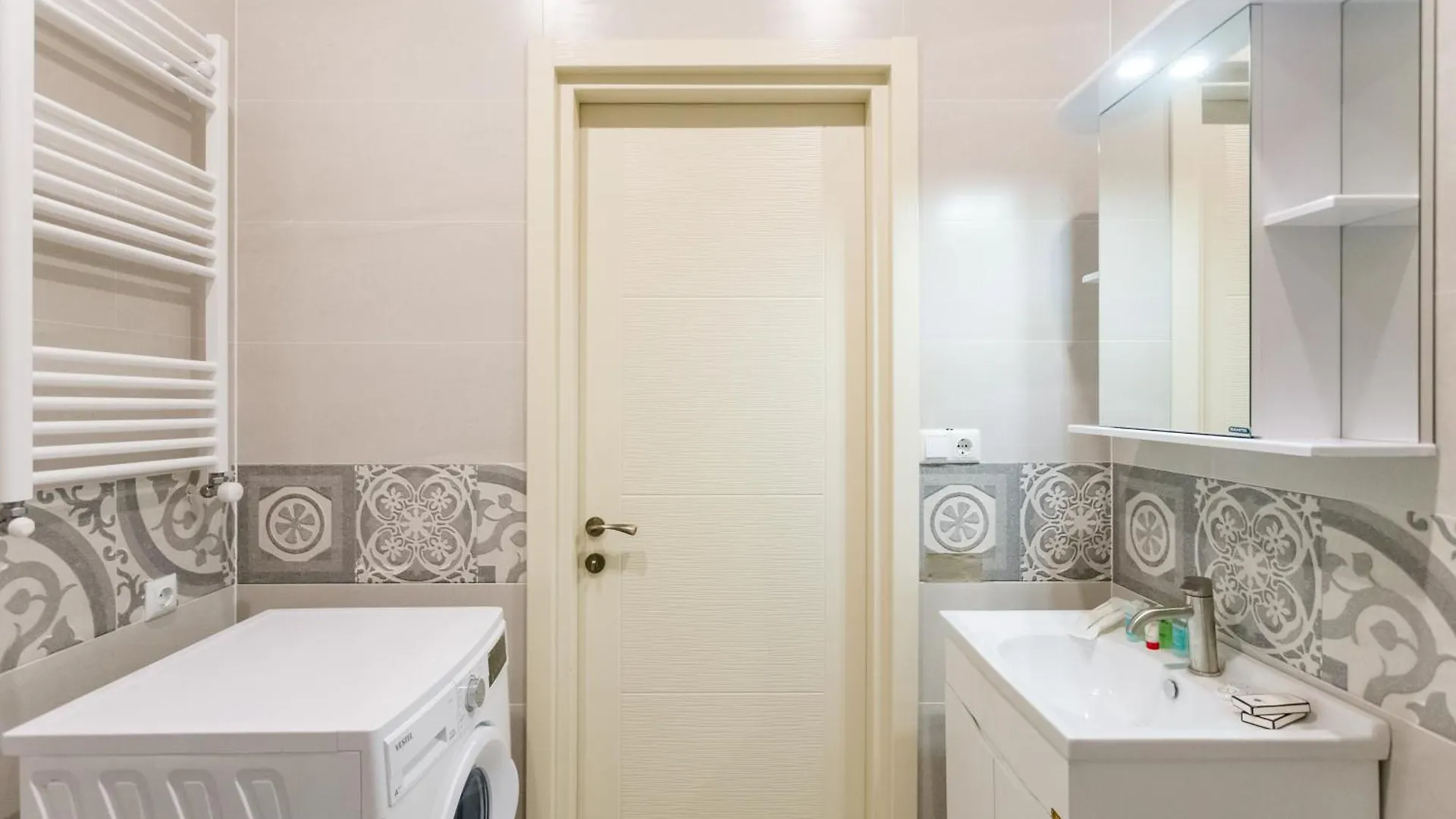 Cozy Apartment In The City Center Tbilisi